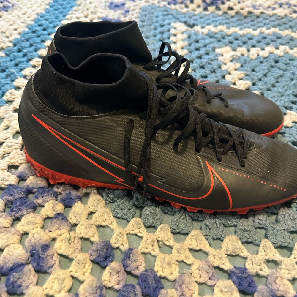 Nike Men's Black Soccer Turf Shoes with Red Accents